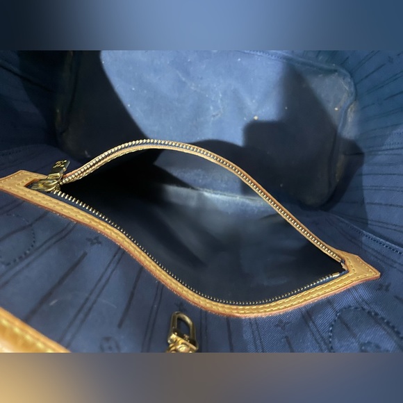 Louis Vuitton Neverfull monogrammed bag navy inside - Picture 5 of 8